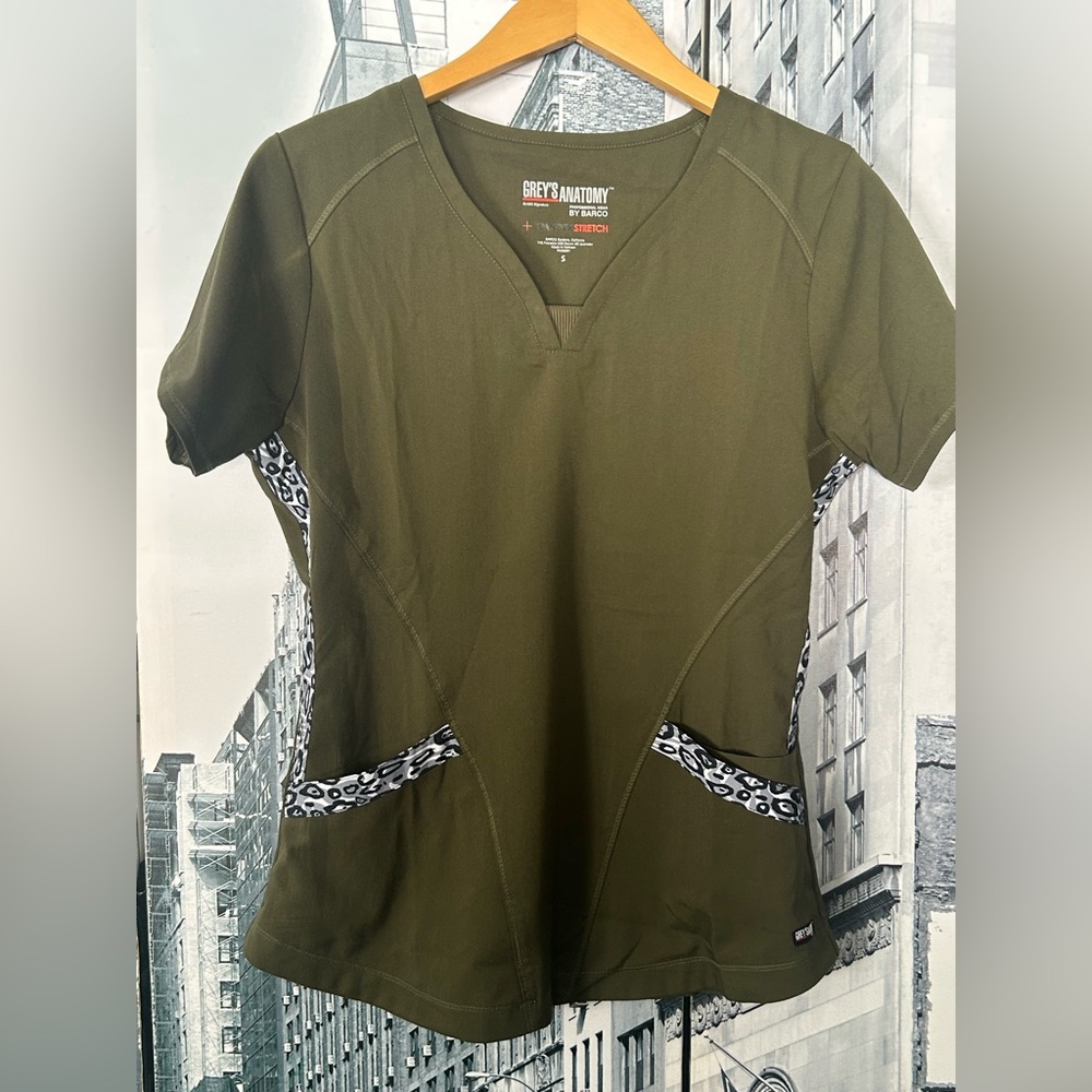 Grey's Anatomy Professional Wear- V-Neck Scrub Top, Patterned Pocket Trim